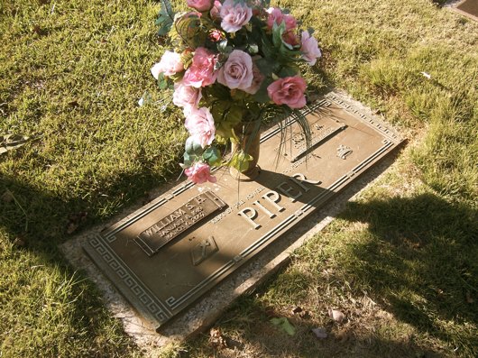 Bill and Ruth Piper's grave